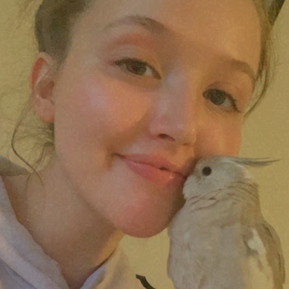 Meet your Posher, Nicole - Picture 1 of 1